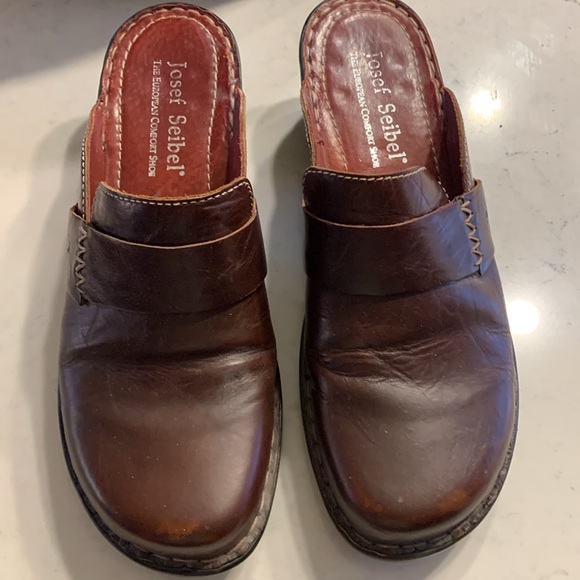 Clogs - Picture 2 of 4